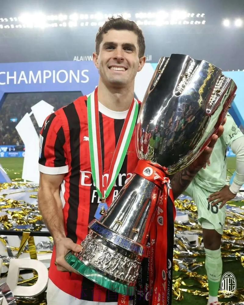 意甲领头羊易主!莱奥一剑封喉新援首秀,AC米兰1-0超越国米登顶 意甲领头羊易主!莱奥一剑封喉新援首秀,AC米兰1-0超越国米登顶